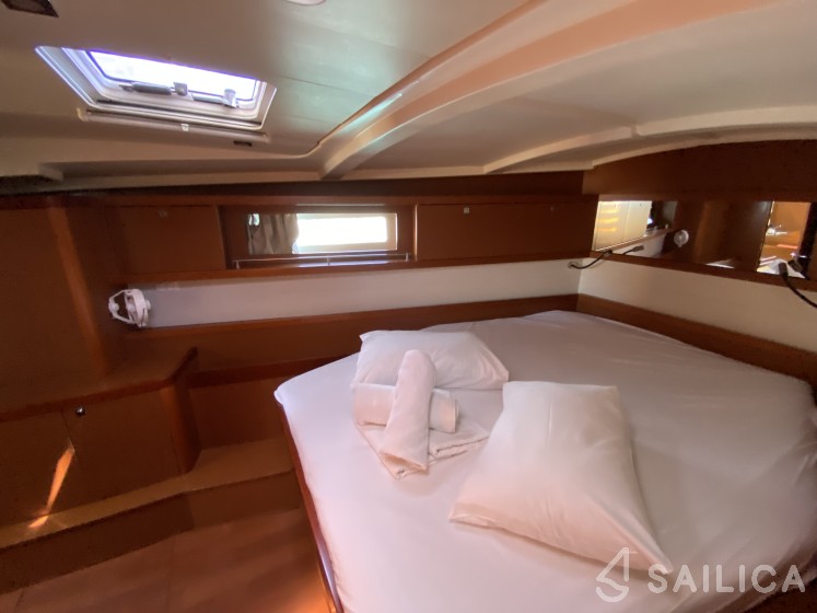 Oceanis 45 - Yacht Charter Sailica