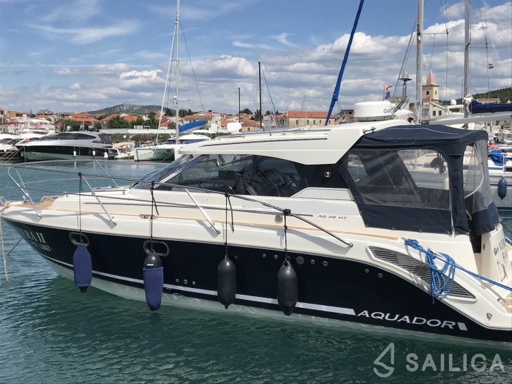 Aquador 28 HT - Yacht Charter Sailica