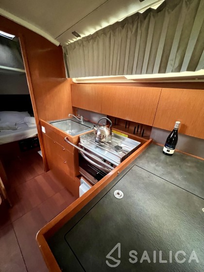 Oceanis 41.1 - Yacht Charter Sailica