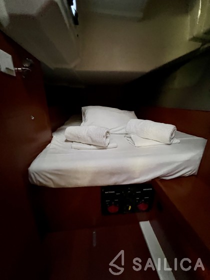 Oceanis 41.1 - Yacht Charter Sailica