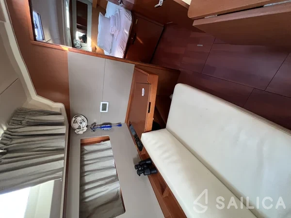 Oceanis 41.1 - Yacht Charter Sailica