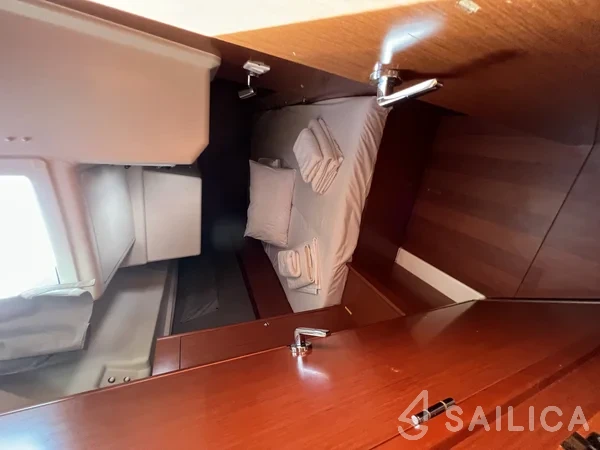 Oceanis 41.1 - Yacht Charter Sailica