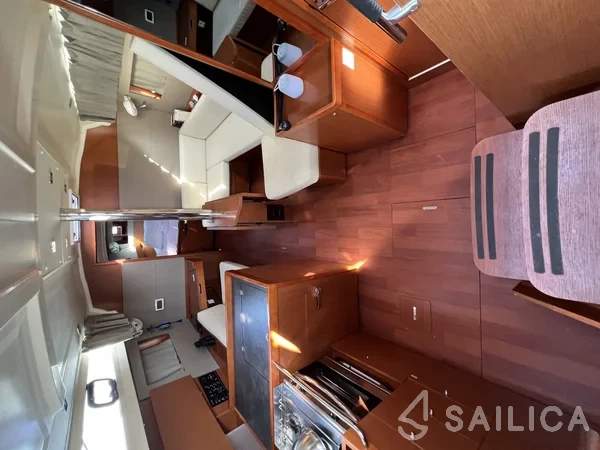 Oceanis 41.1 - Yacht Charter Sailica