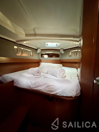 Oceanis 41.1 - Yacht Charter Sailica