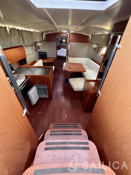 Oceanis 41.1 - Yacht Charter Sailica