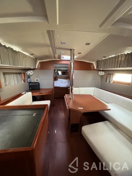 Oceanis 41.1 - Yacht Charter Sailica