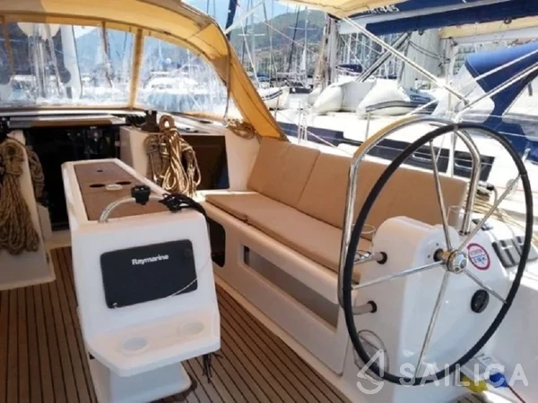 Dufour 425 Grand Large - Yacht Charter Sailica
