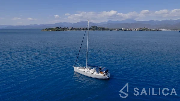 Dufour 425 Grand Large - Yacht Charter Sailica