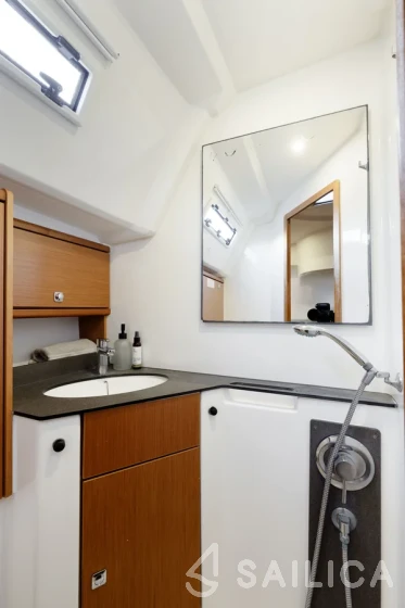 Bavaria 46 Cruiser - Yacht Charter Sailica