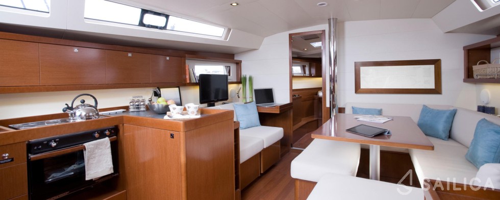 Oceanis 45 - Yacht Charter Sailica
