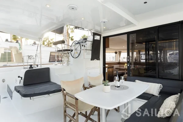 Lagoon 42 - Yacht Charter Sailica