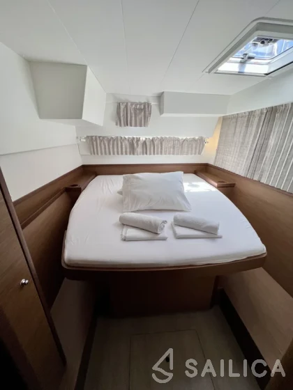 Lagoon 42 - Yacht Charter Sailica