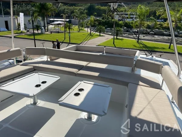 Bali 4.4 - Yacht Charter Sailica