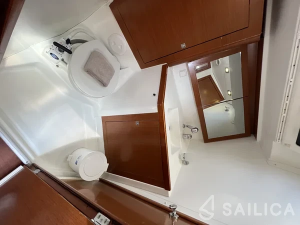 Oceanis 45 - Yacht Charter Sailica