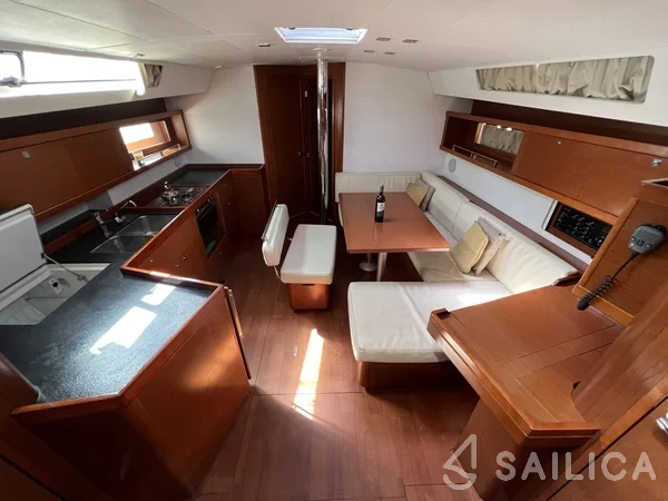 Oceanis 45 - Yacht Charter Sailica