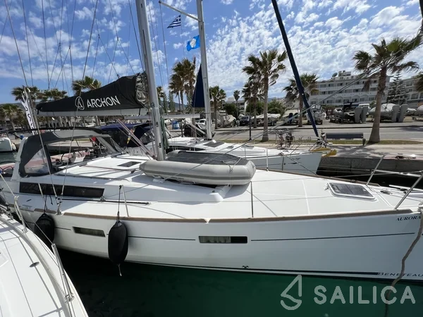 Oceanis 45 - Yacht Charter Sailica