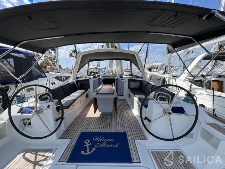 Oceanis 45 - Yacht Charter Sailica