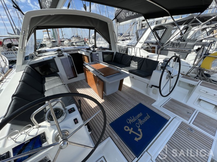 Oceanis 45 - Yacht Charter Sailica