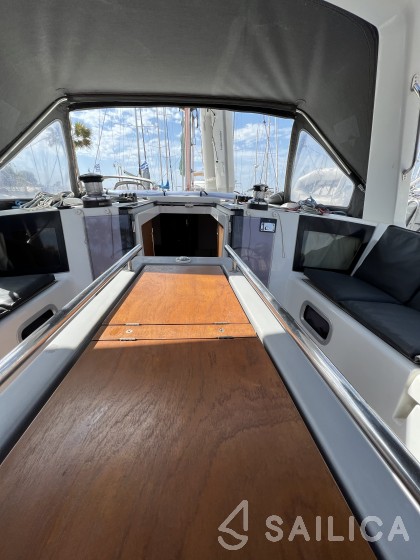 Oceanis 45 - Yacht Charter Sailica