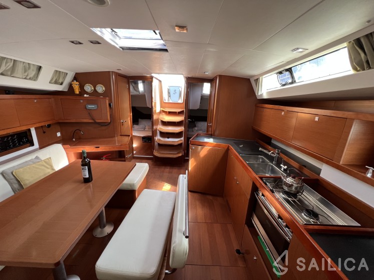Oceanis 45 - Yacht Charter Sailica