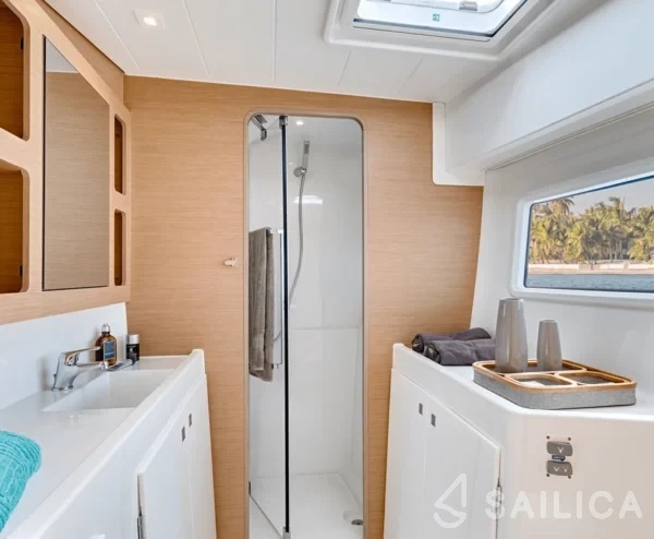 Lagoon 42 - Yacht Charter Sailica