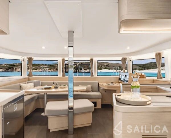 Lagoon 42 - Yacht Charter Sailica