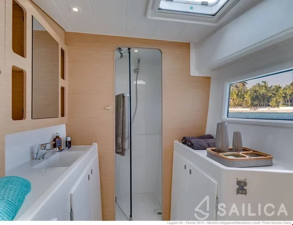 Lagoon 42 - Yacht Charter Sailica