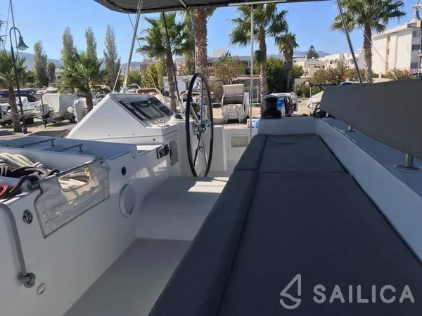 Lagoon 450  Flybridge - Yacht Charter Sailica
