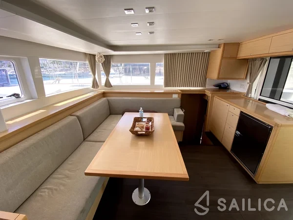 Lagoon 450  Flybridge - Yacht Charter Sailica