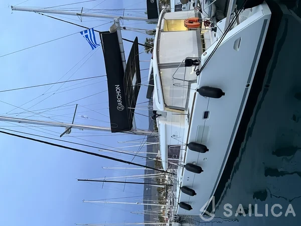 Lagoon 450  Flybridge - Yacht Charter Sailica
