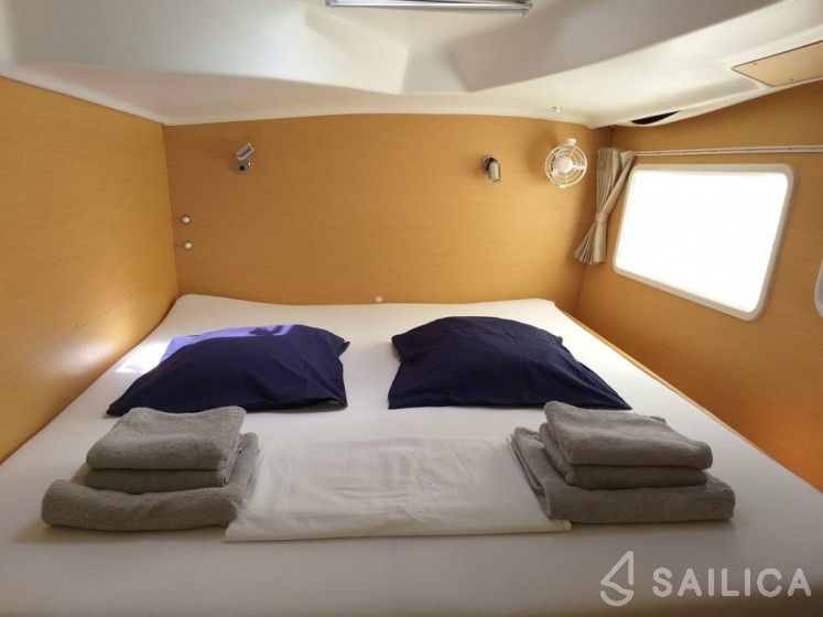 Lagoon 380 S2 - Yacht Charter Sailica
