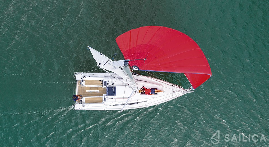 Oceanis 30.1 - Yacht Charter Sailica
