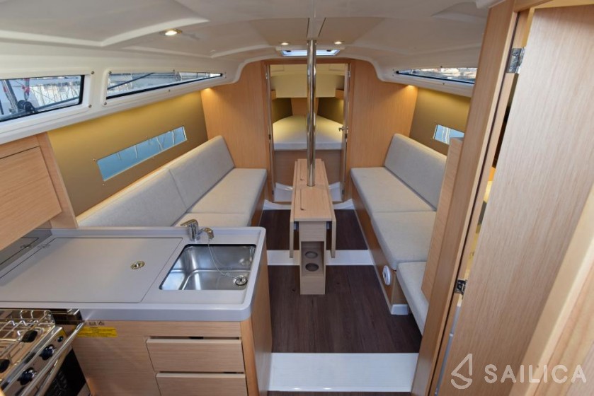 Oceanis 30.1 - Yacht Charter Sailica