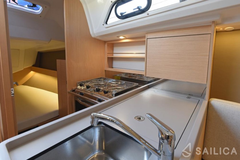 Oceanis 30.1 - Yacht Charter Sailica