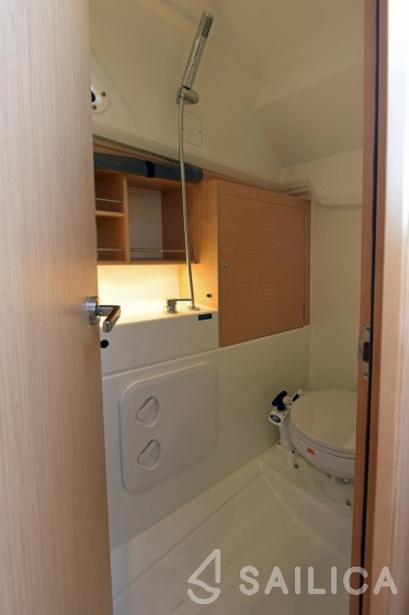 Oceanis 30.1 - Yacht Charter Sailica