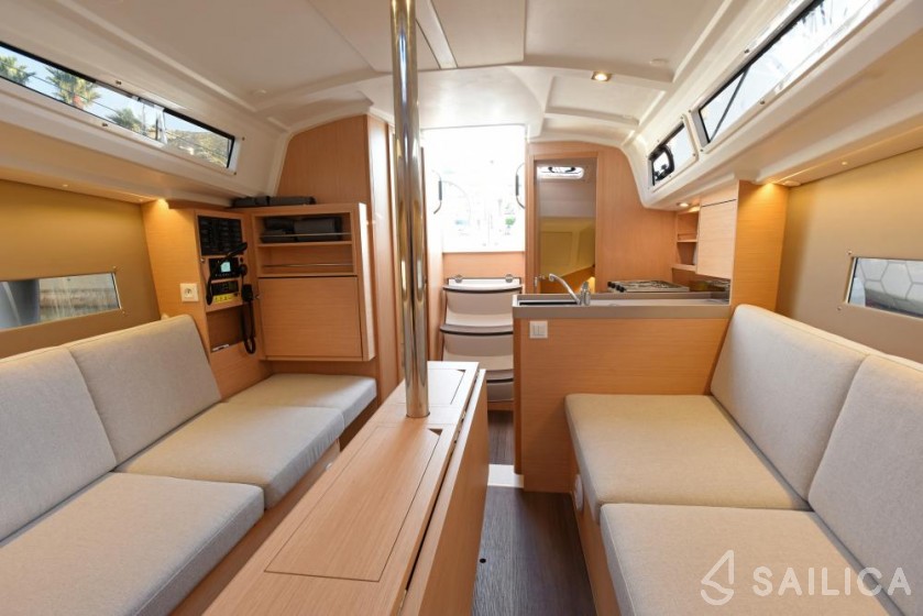 Oceanis 30.1 - Yacht Charter Sailica