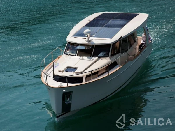 Greenline 33 - Yacht Charter Sailica