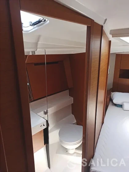 Sun Odyssey 410 - Yacht Charter Sailica