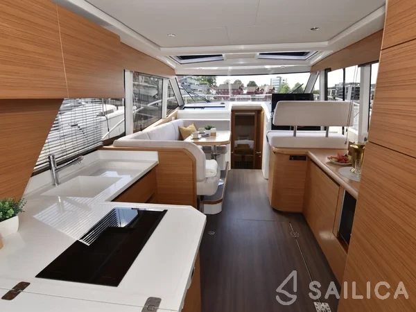Greenline 39 - Yacht Charter Sailica