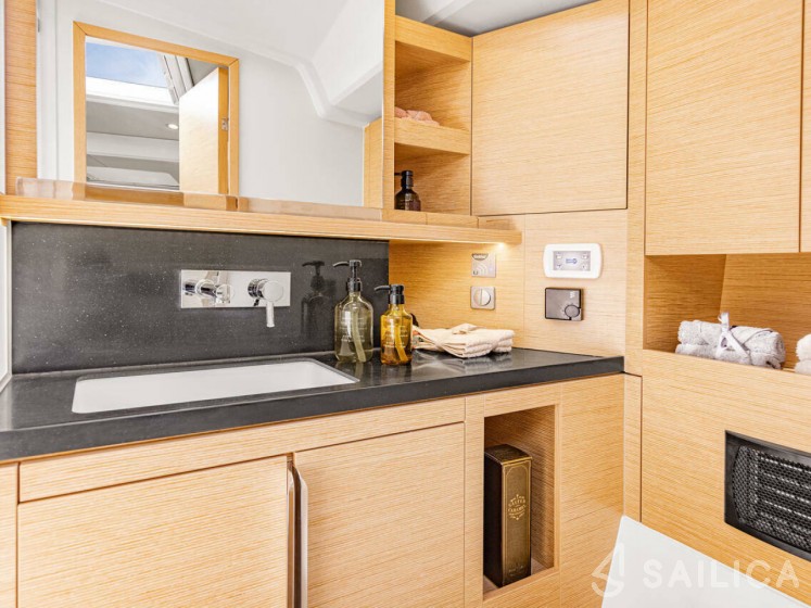 Hanse 460 - Yacht Charter Sailica