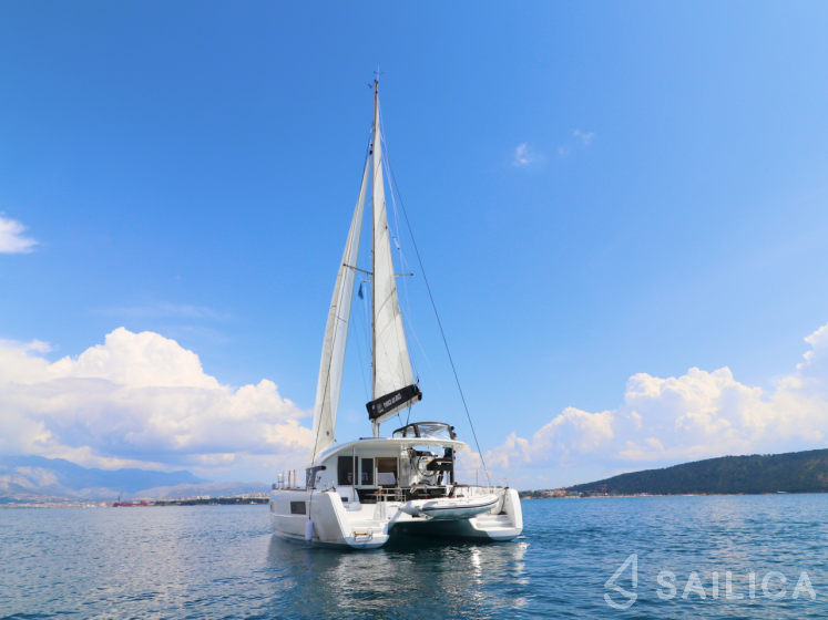 Lagoon 40 - Yacht Charter Sailica