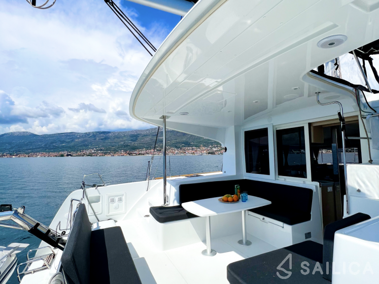 Lagoon 40 - Yacht Charter Sailica