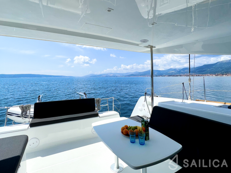 Lagoon 40 - Yacht Charter Sailica