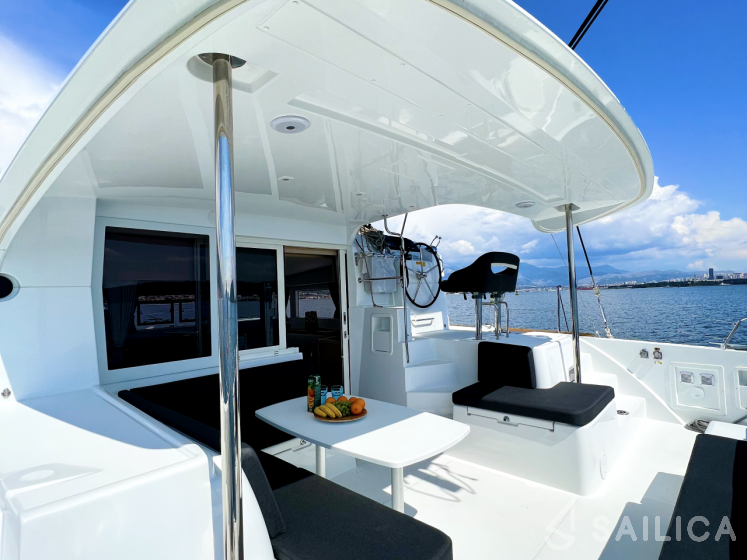 Lagoon 40 - Yacht Charter Sailica