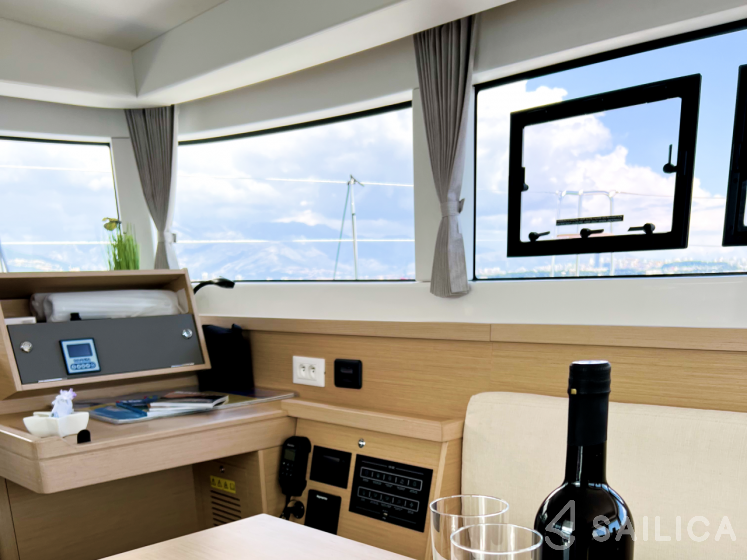Lagoon 40 - Yacht Charter Sailica