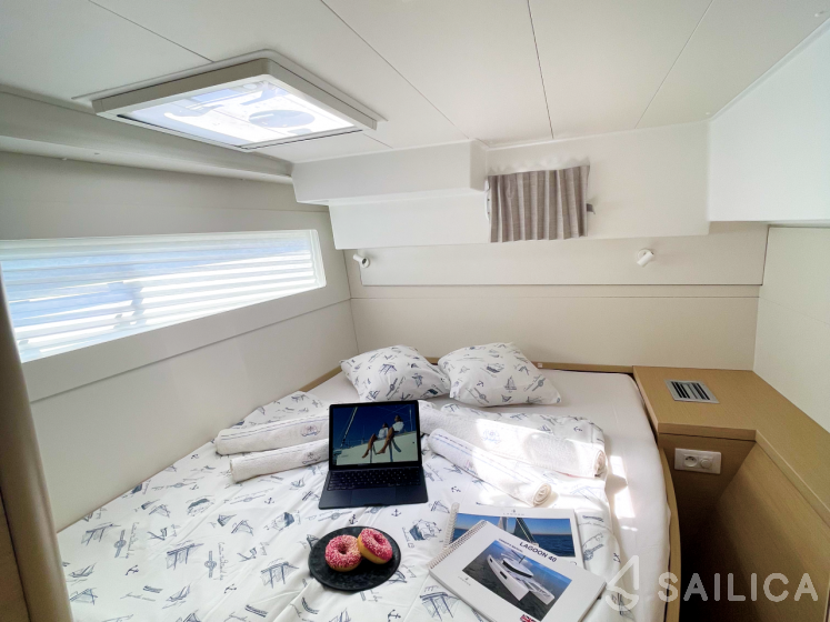 Lagoon 40 - Yacht Charter Sailica