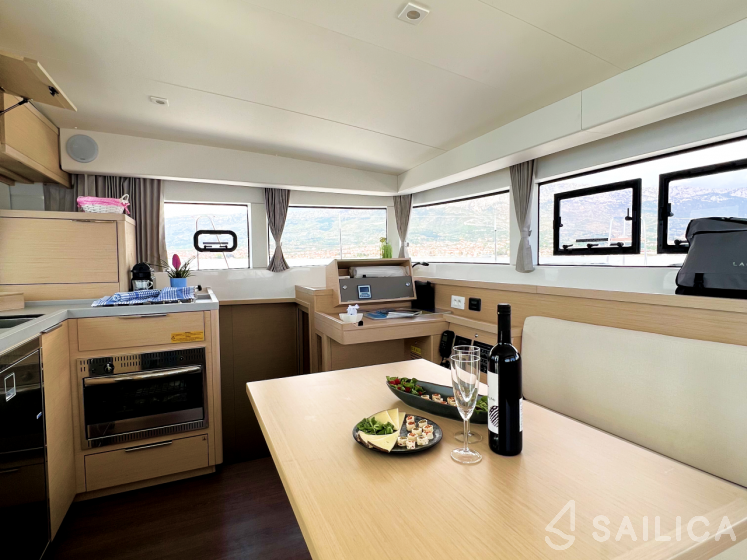 Lagoon 40 - Yacht Charter Sailica
