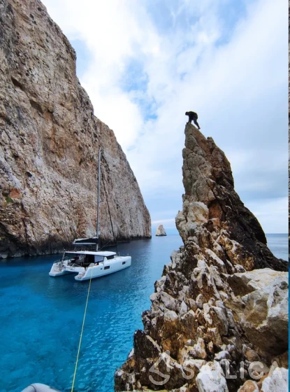Lagoon 42 - Yacht Charter Sailica