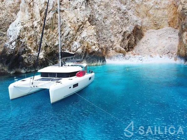 Lagoon 42 - Yacht Charter Sailica