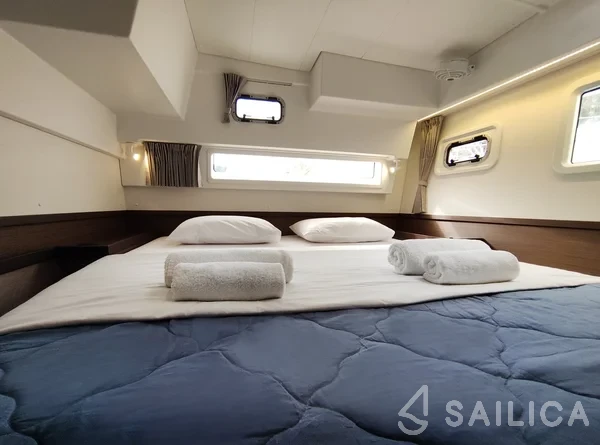 Lagoon 42 - Yacht Charter Sailica